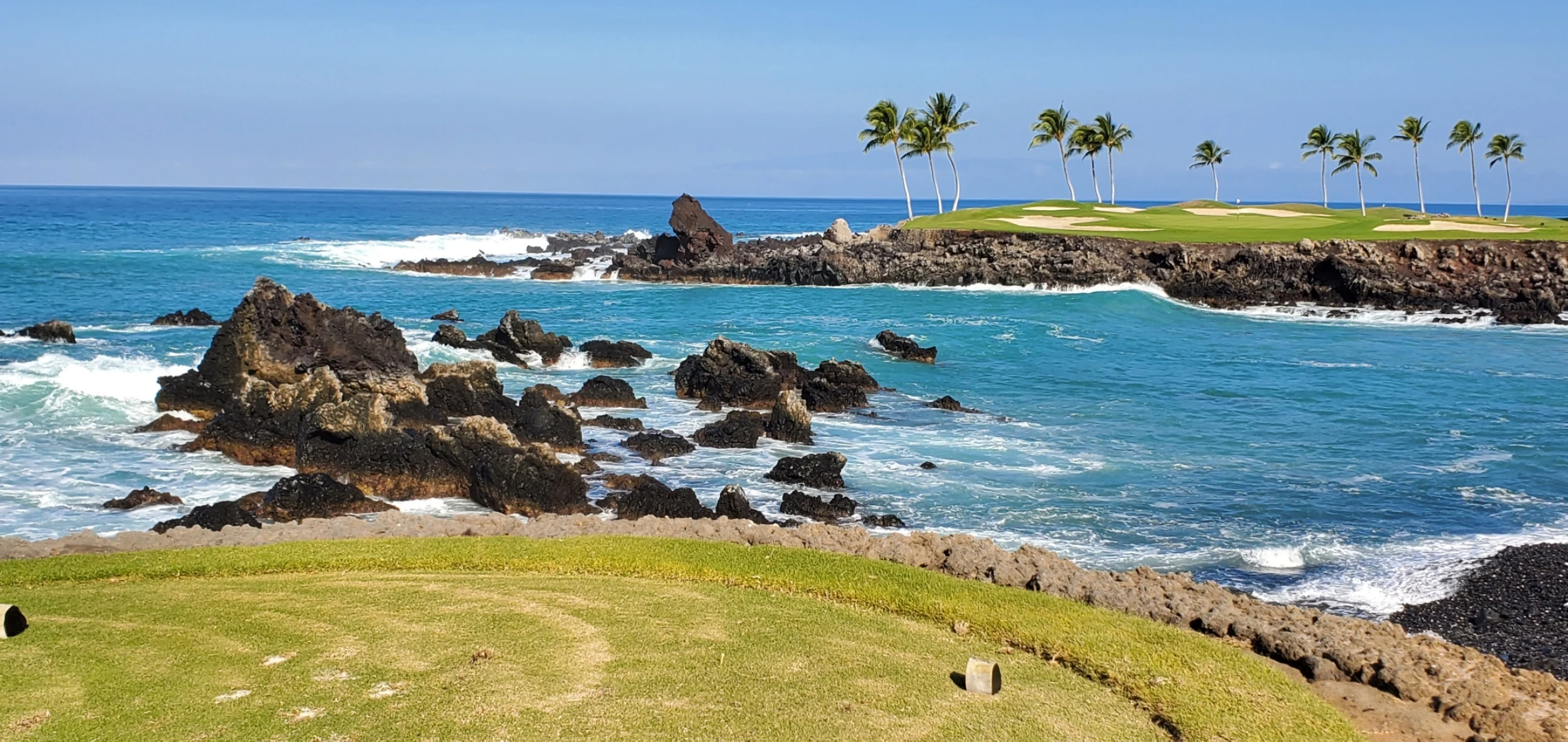 An oceanfront golf green from the ELZS course collection